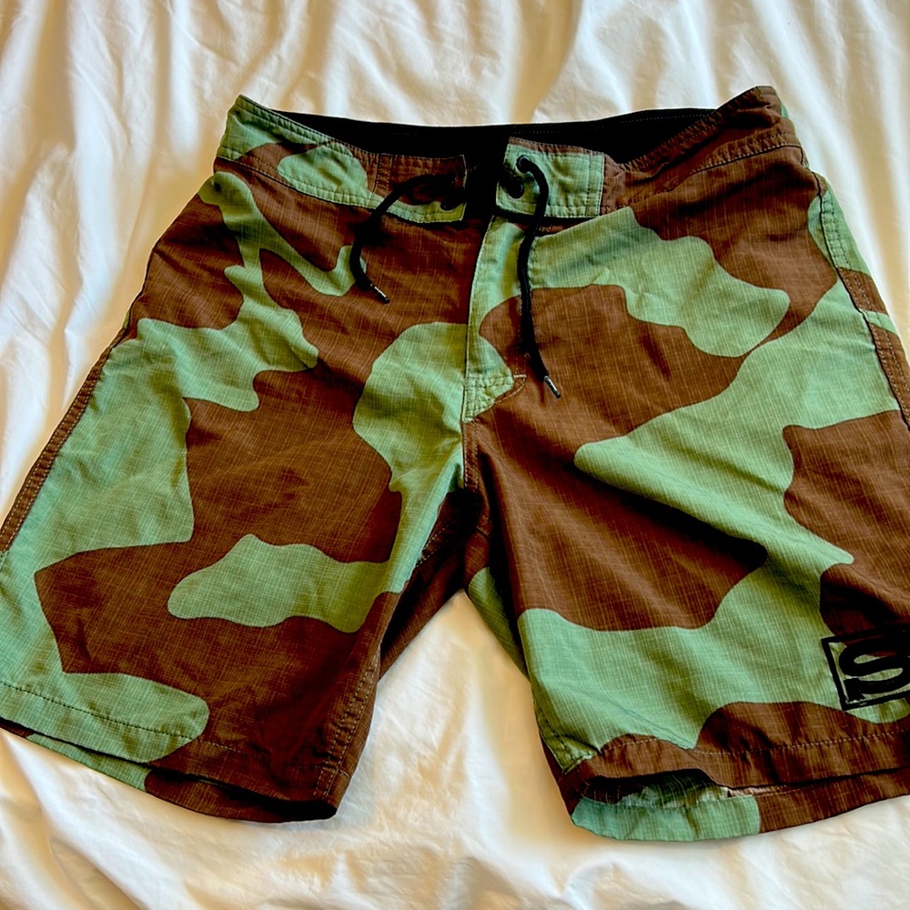 Lightweight cargo shorts